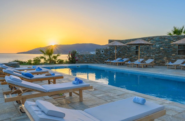 Beautiful beach house with pool for 8p