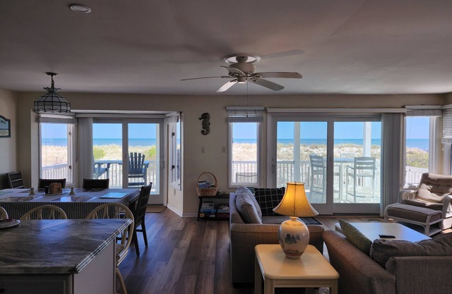 BEAUTIFUL BEACHFRONT AMAZING OCEAN VIEW! Book now for 2026