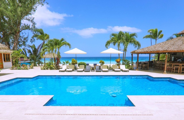Beautiful Beachfront Villa With Private Pool and Bar Fully Staffed