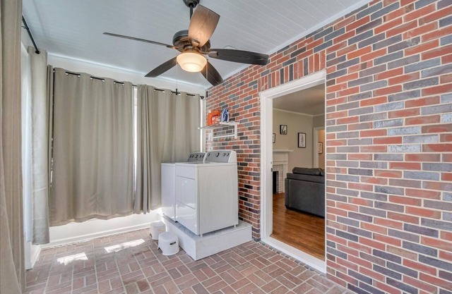 Beautiful Brick Ranch Mins From Medical District