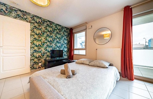 Beautiful bright 2-room apartment with balcony and parking