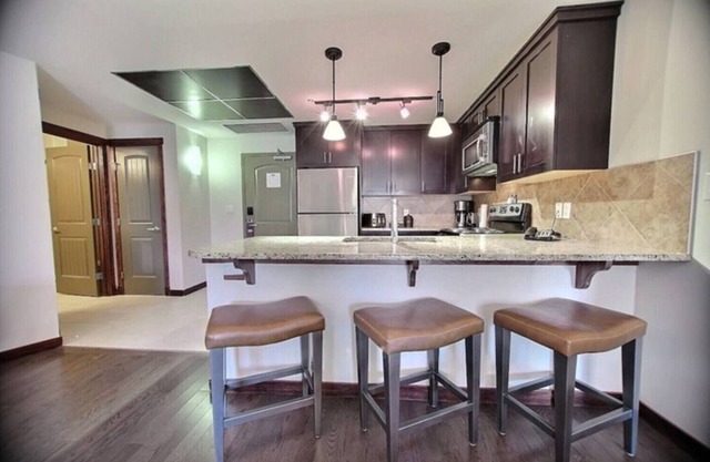 Beautiful, Bright 3-Bedroom Suite at Stoneridge