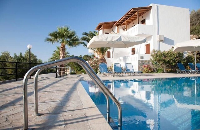 Beautiful, bright holiday flat with swimming pool
