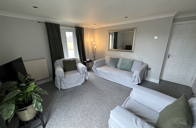 Beautiful Byewaters, sleeps 5 2 bed 2 bath close to Harry Potter, free parking.