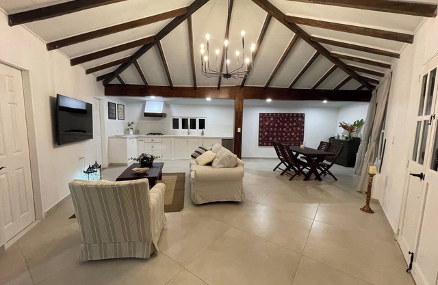 Beautiful cabin just steps from Lake Calima, ideal for couples.