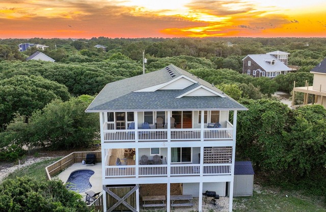 Beautiful Carova beach house with ocean view, pool and hot tub! Pet Friendly!