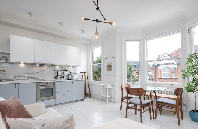 Beautiful Chic One Bedroom Apartment in London!