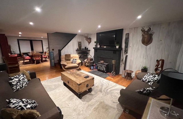 Beautiful & Clean 2 bedroom house;Across the st from Hunter Mt!Walking distance!