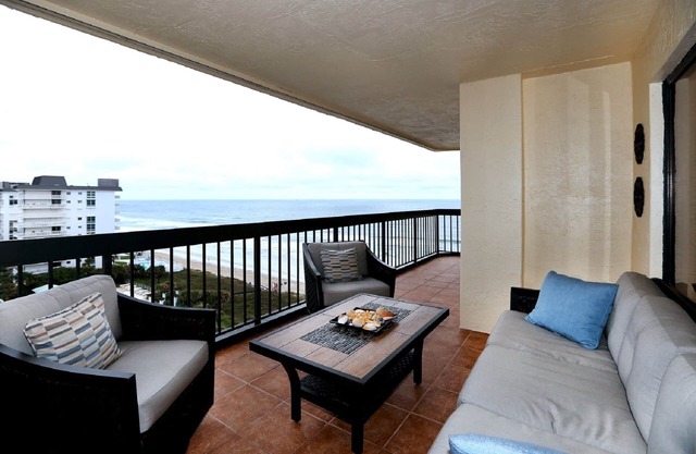 Beautiful Condo on the Beach with Amazing Views! Summer Dates Available!