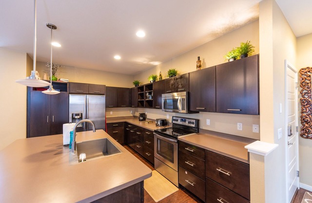 Beautiful Contemporary -3 Level Home@best location