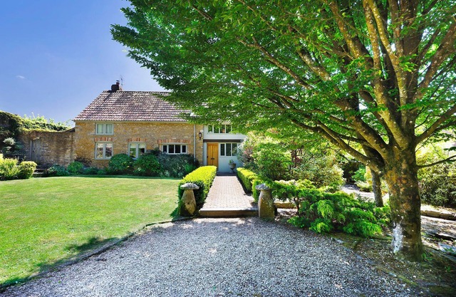 Beautiful Converted Barn in Bruton, Somerset