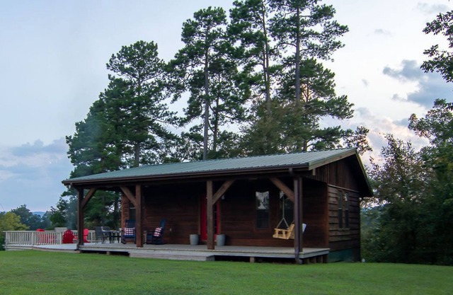 Beautiful Coulples Cabin! 26 minutes north of Hochatown!