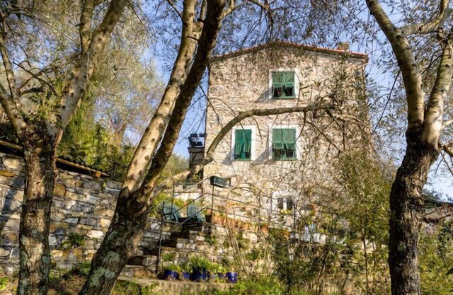 Beautiful country house near beaches, 2-4 sleeps, panoramic terrace,pets welcome
