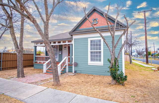 Beautiful Craftmans 4BR/2.5BA Home Near Downtown