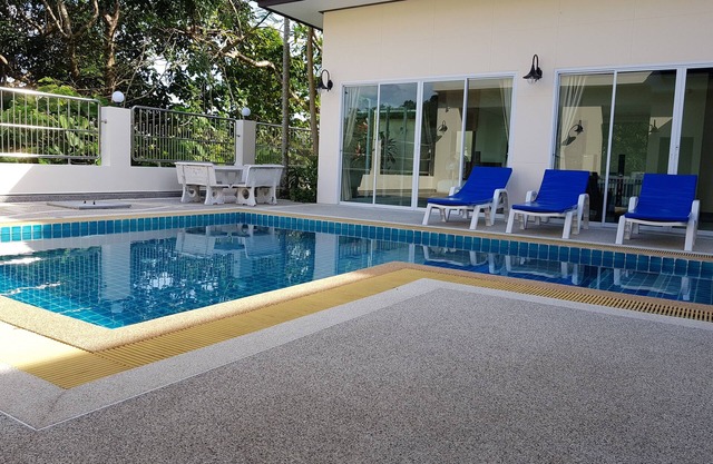 Beautiful detached 5 bedroom, 4 bathroom Private Pool VILLA, 10 persons,