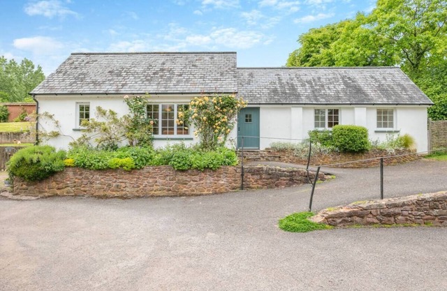 Beautiful Devon Cottage near Exeter with easy access to the moors & coast