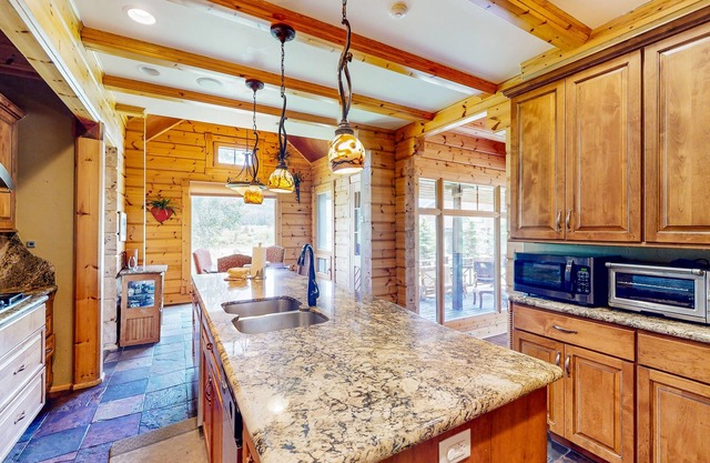 Beautiful Dog-Friendly Home w/Mountain Views, Private Hot Tub, Sauna