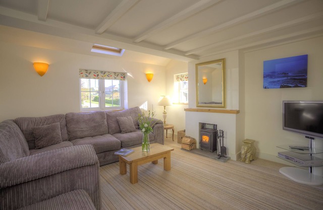 Beautiful dog friendly holiday home for 6 near a sandy beach and Padstow.