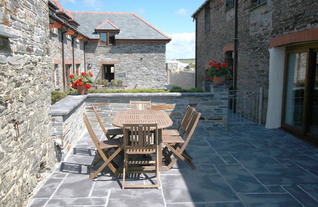 Beautiful dog friendly barn conversion for 6 near a sandy beach and Padstow
