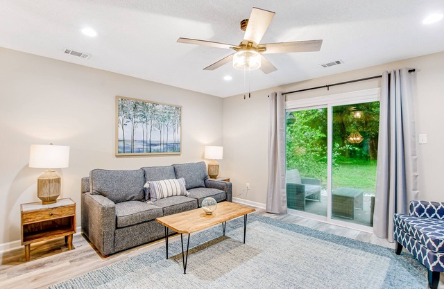 Beautiful & dog-friendly duplex with patio, WiFi & central AC
