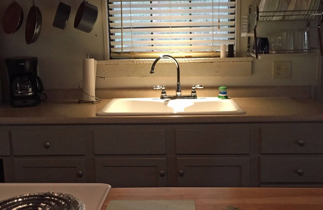 Beautiful, Dog Friendly Log Cabin! 5min to Park