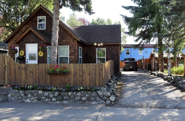 Beautiful Downtown Cottage