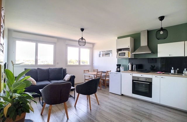 Beautiful duplex apartment near the sea (the stopover)