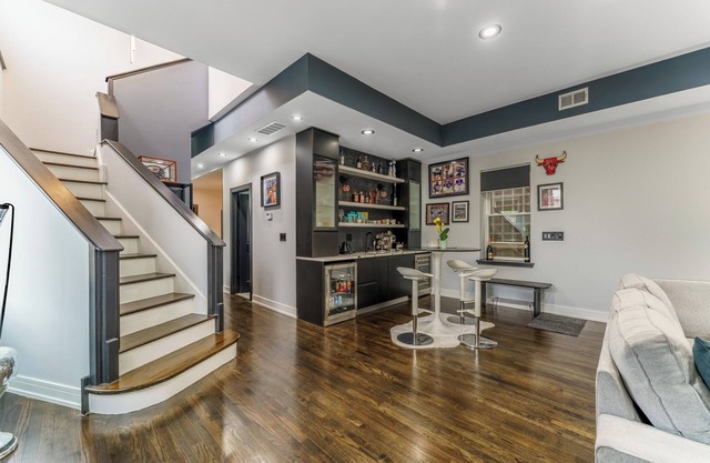 Beautiful duplex in the heart of bucktown.