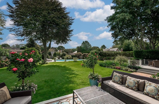 Beautiful East Hampton Village Gem close to Town/Beaches.