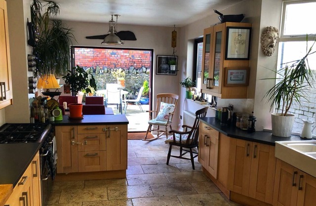 Beautiful Edwardian House With 3 Large Bedrooms And 3 Comfy Beds