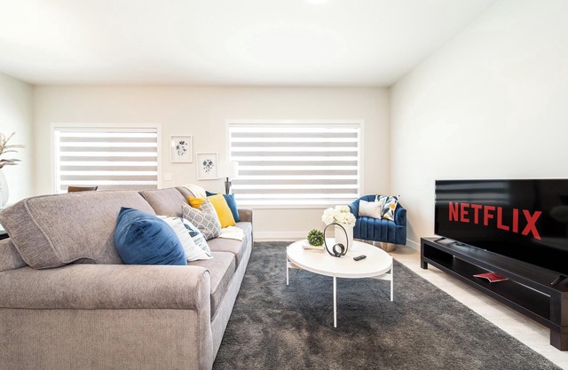 Beautiful Elegant Home Sleeps 10! (With AC)