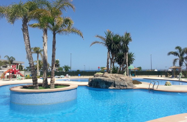 Beautiful new sunny, directly overlooking the sea, two minutes from the beach.