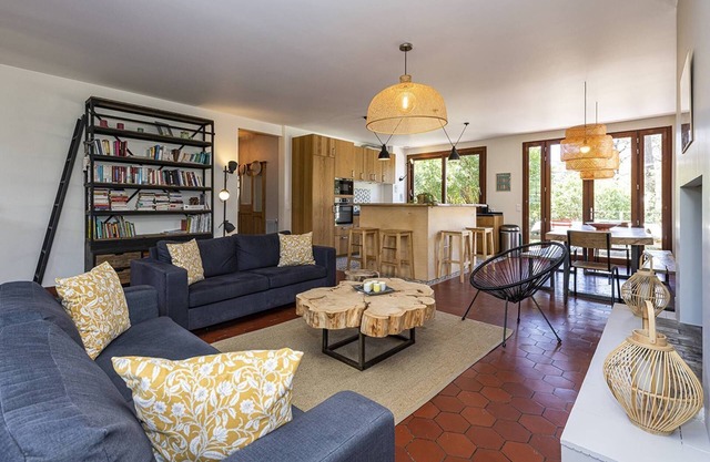 Beautiful family home in Piraillan 16 people