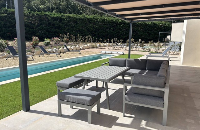 Beautiful family home with pool in Saze