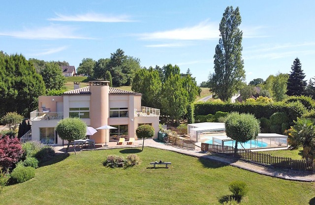 Beautiful family house with private pool close to Sarlat, Dordogne, 8-12 pers