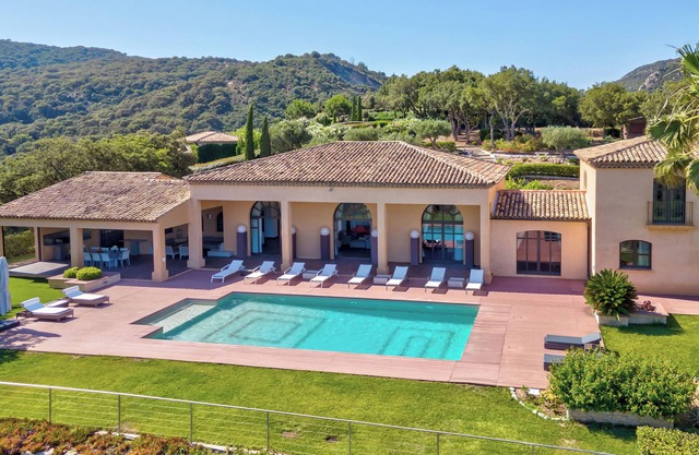 Beautiful family villa with sea view in private seaside estate