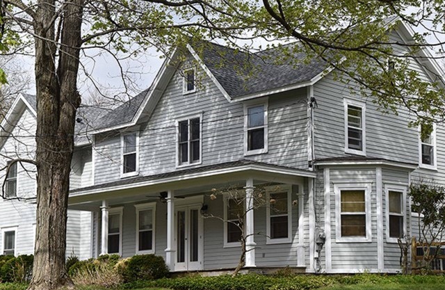 Beautiful Farmhouse W/Heated Pool & Fireplace, Walking Distance to the Village