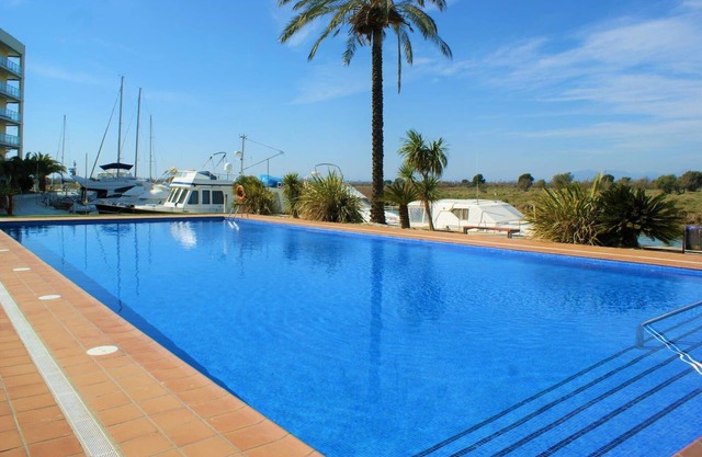 Beautiful flat in high standing complex AV-16