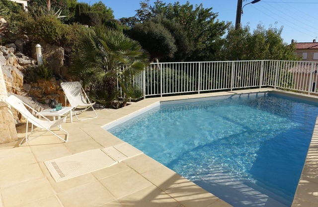 Beautiful private villa for 6 people with WIFI, private pool, A/C, TV and terrace