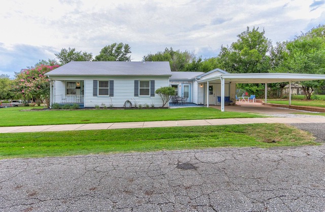 Beautiful, Fresh Benton Bungalow