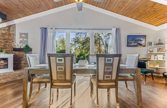 Beautiful Fully Stocked and Pet Friendly Home Near Yosemite and Bass Lake!
