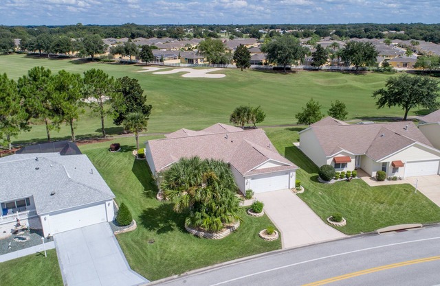 Beautiful Golf Front 3-2. All New Inside ! Cable , WI-FI and Golf Cart !