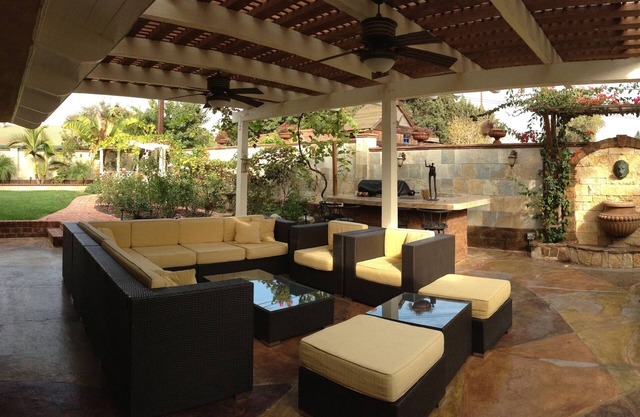 Beautiful guest house w/backyard, patio. Long term welcome. by Irvine,Costa Mesa