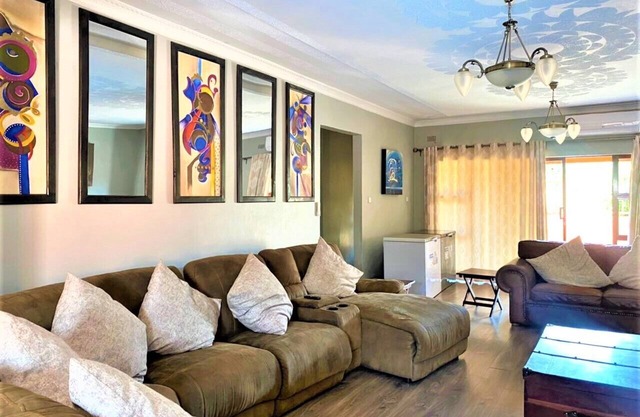 Beautiful guesthouse with pool and solar - 2057