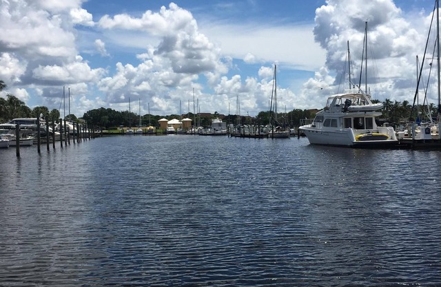 Beautiful harbor views and beautifully furnished and decorated