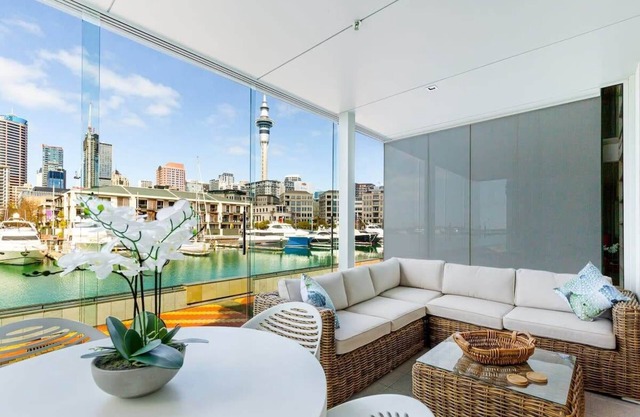 Beautiful harbour view apartment by Zodiak Stays