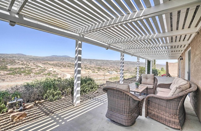 Beautiful Hemet Home: Large Patio & Mtn Views!