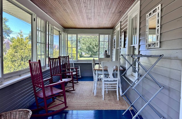 Beautiful Historic GOTL Lake Erie Summer Home