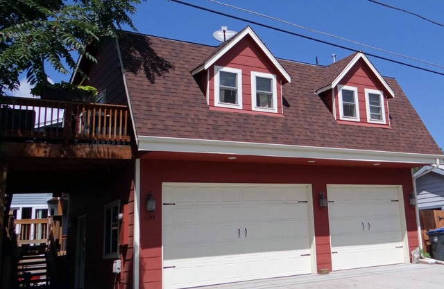 Beautiful Historic Neighborhood Carriage House Located near Downtown Golden