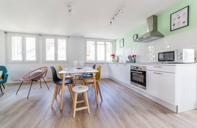 Beautiful house with garden and garage in the center of town